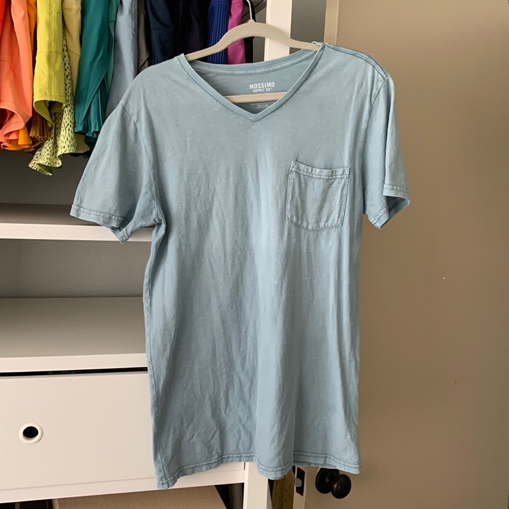 Mossimo V neck t-shirt Medium